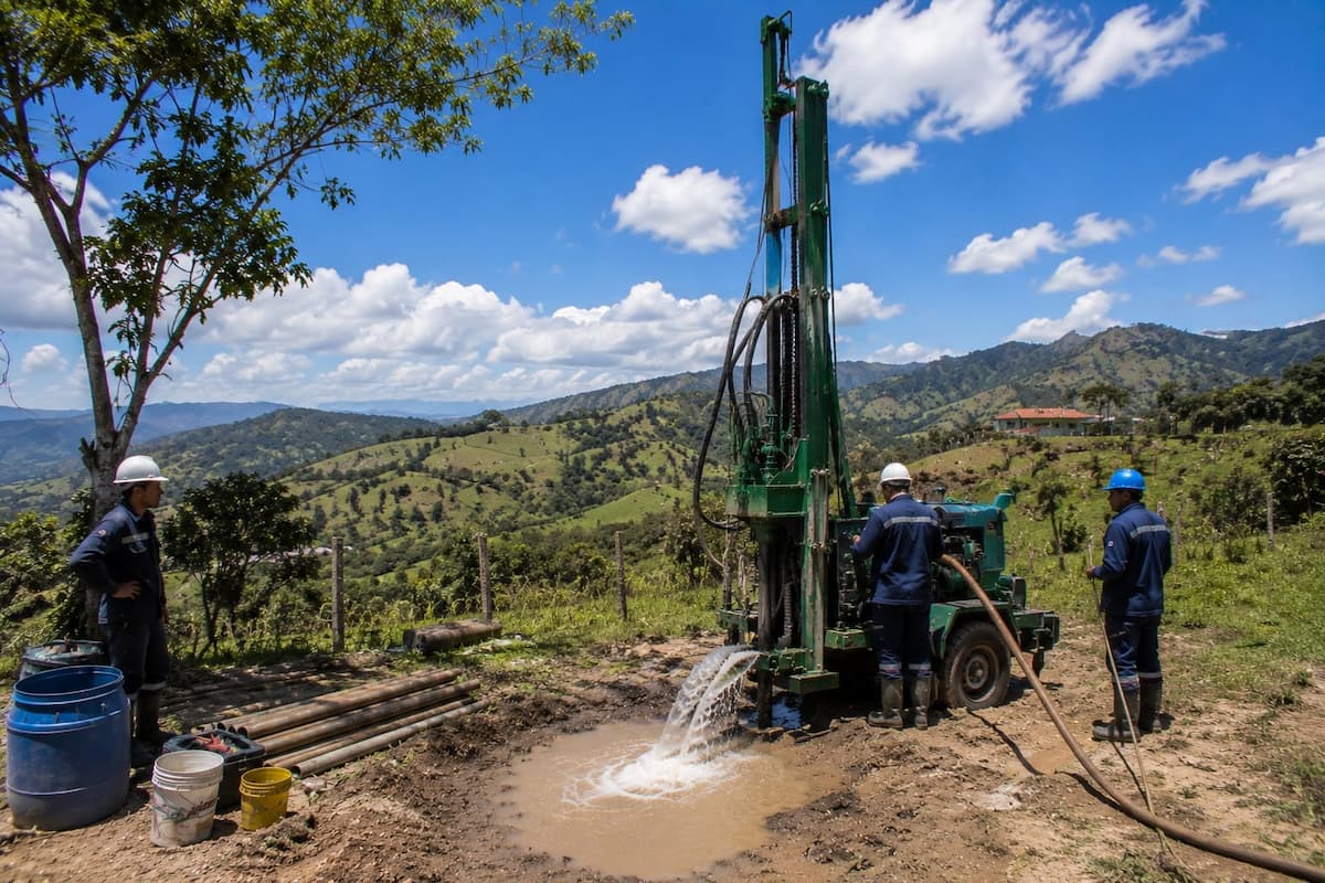 Perforación de pozo profundo para abastecimiento de agua rural
